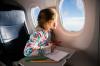 Jak létat s dítětem v letadle: životní hacky pro cestování v zimě
