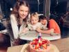 Herečka Milla Jovovich odhalila narozeniny své dcery