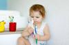 Výběr zubního kartáčku a pasty pro dítě: rada zubního lékaře