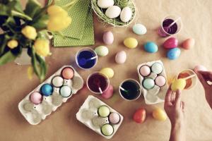 Když budete muset malovat vajíčka a pečeme koláče: známky a velikonoční tradice