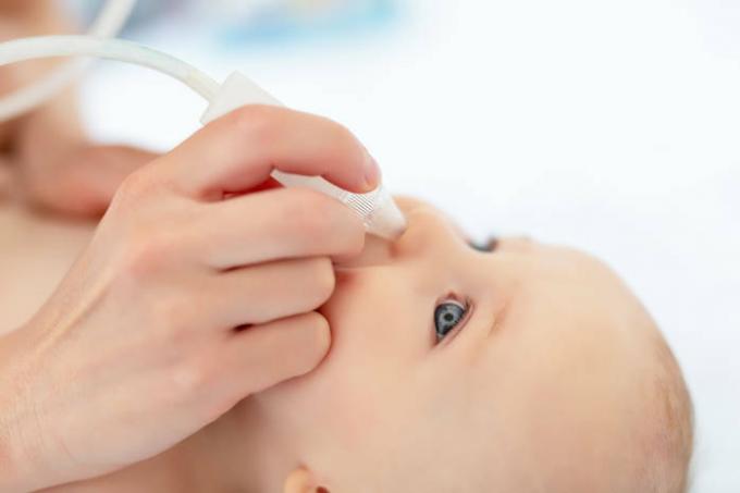 Je možné kapat mateřské mléko do nosu dítěte: odpovídá Dr. Komarovský