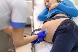 Lékaři doporučují porodit první dítě po 30 letech