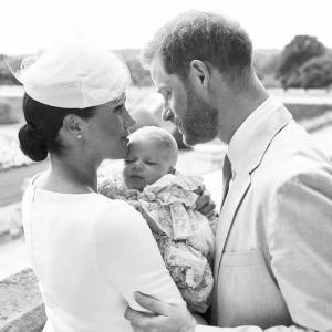 Meghan Markle a princ Harry ukázali neobvyklou fotografii svého syna Archieho