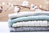 Péřové bundy, svetry a punčocháče: jak se správně starat o zimní šatník