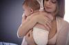 Jak udržet novorozence v náručí: 5 způsobů, jak správné