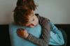 Dítě se bojí zůstat sama v domě: 6 způsobů, jak se vyrovnat se strachem