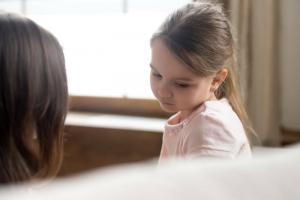 Jak naučit dítě důvěřovat rodičům: jednoduché tipy