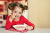 Dítě odmítá jíst ve školce: Top 5 možné příčiny a řešení