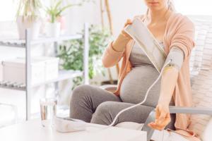 Zdvih v průběhu těhotenství a při porodu: hlavní rizikové faktory