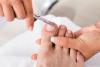 Jak se holit bez problémů pevné, zesílené nehty