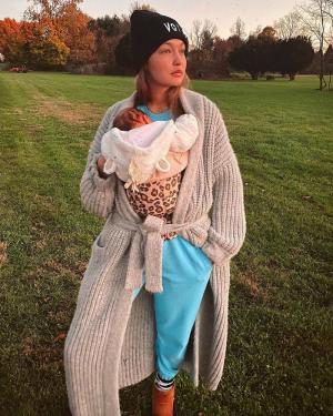 Gigi Hadid spojila těhotenství s kariérou modelky