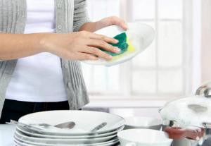 Jak vytvořit bezpečnostní prostředky pro mytí nádobí s vlastníma rukama