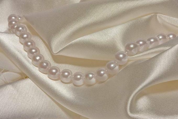 Jak si vyrobit elegantní perlový náhrdelník s vlastními rukama: pokyny krok za krokem